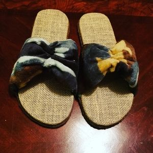 camouflage slippers